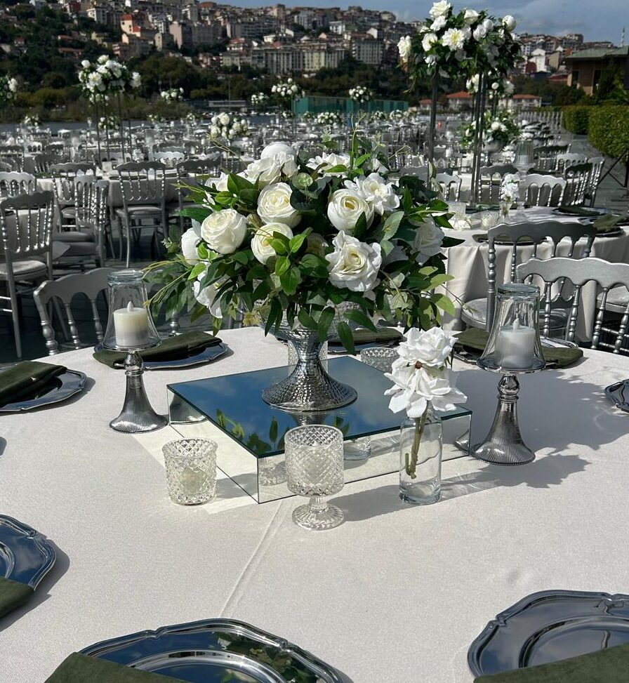 Beyaz & Yeşil Masa Konsepti 1 Beyaz & Yeşil Masa Konsepti
